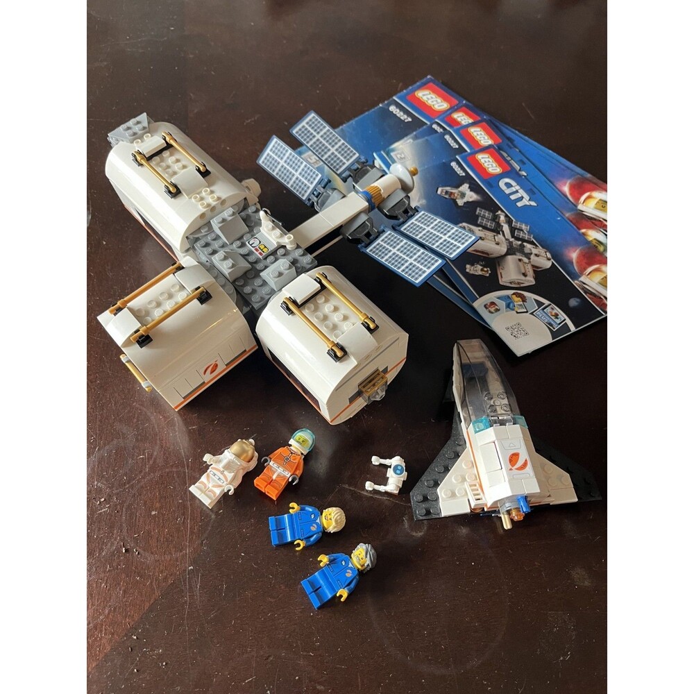 Pre-Owned LEGO CITY: Lunar Space Station (60227) COMPLETE